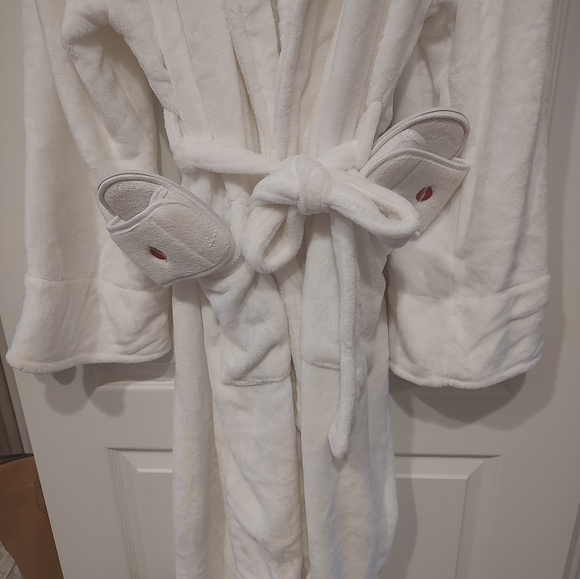 Premium by Terry Collection Robe and Slipper Set - Picture 2 of 8